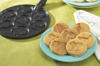 Nordic Ware - Pancake Pan - Farm Frying Pancakes _